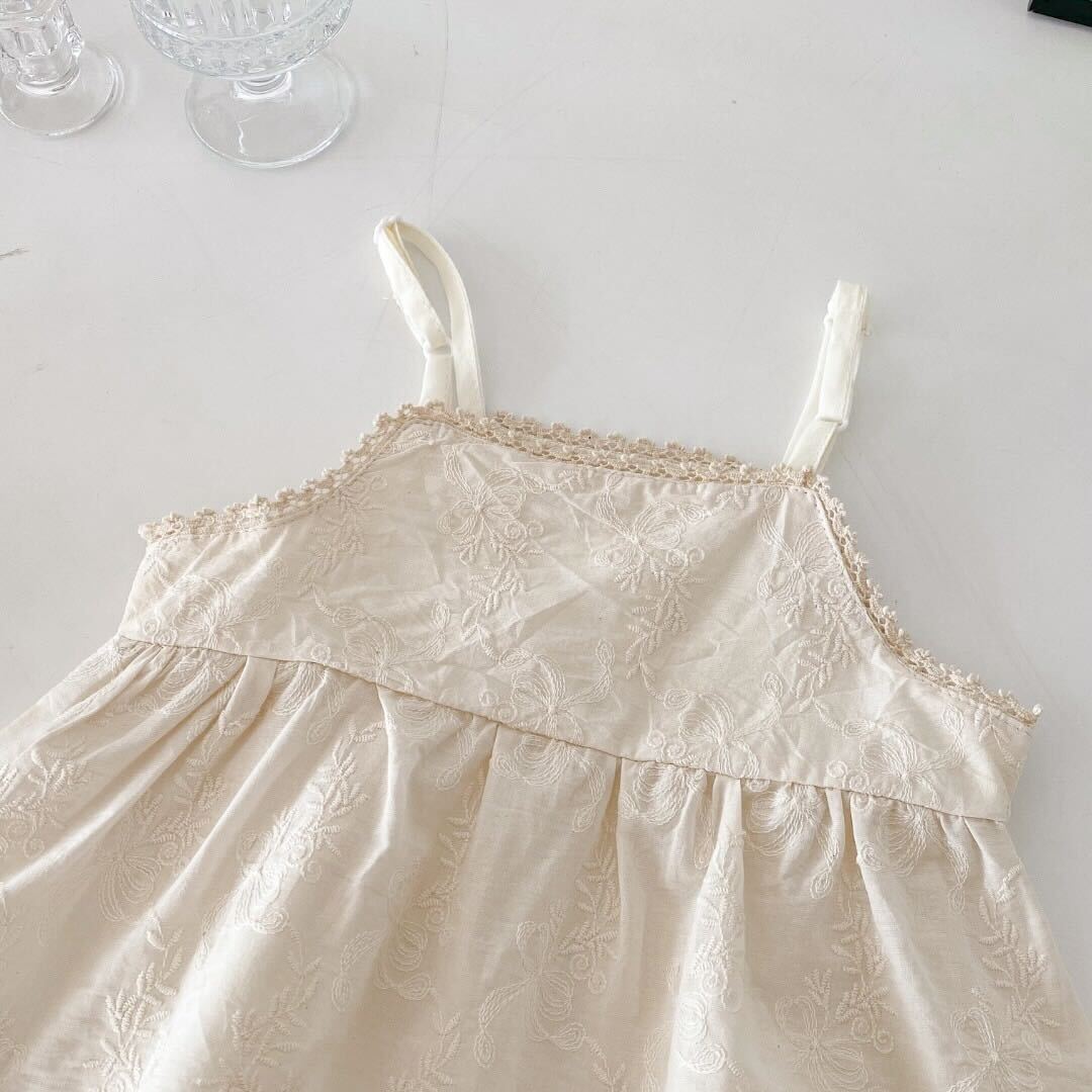 Embroidered top and printed lace pants premium set