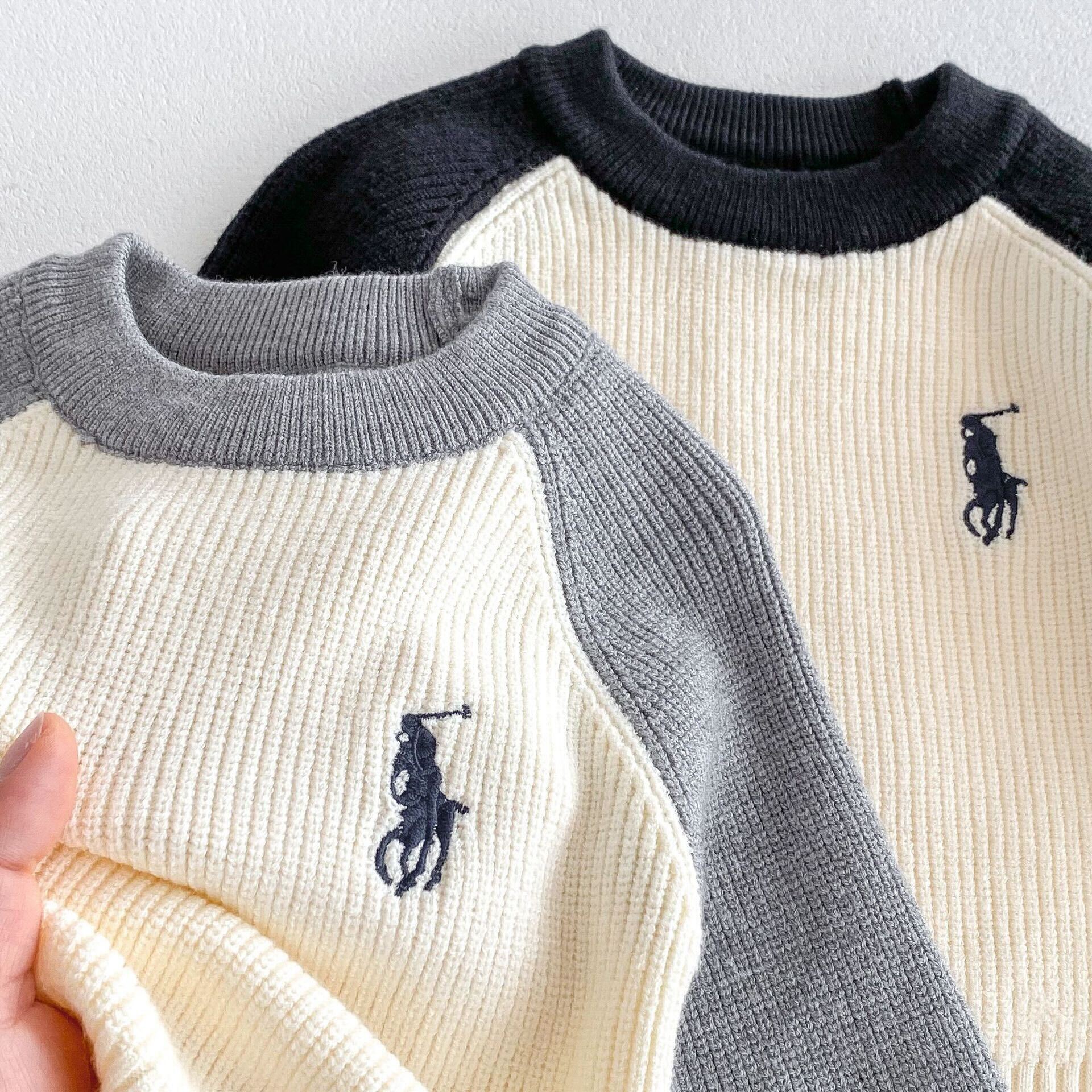 Knitted contrast sweatshirt and pants set