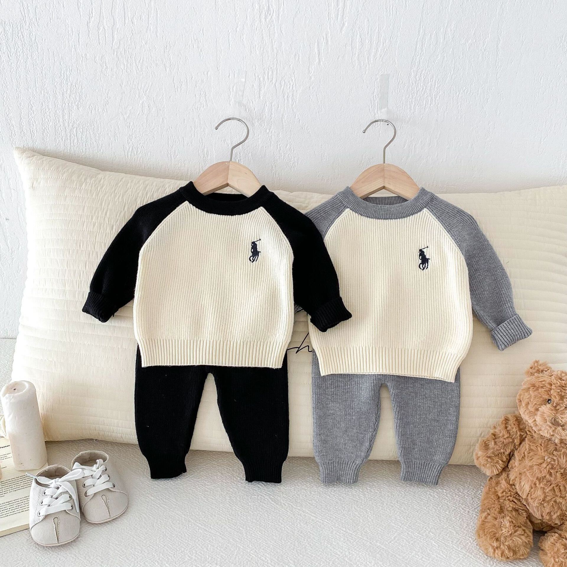 Knitted contrast sweatshirt and pants set