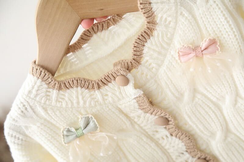 Bow made cardigan