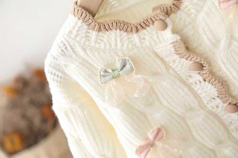 Bow made cardigan