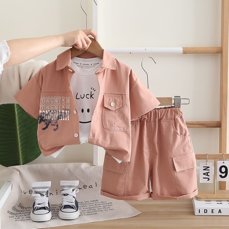 Printed shirt with west and cargo shorts