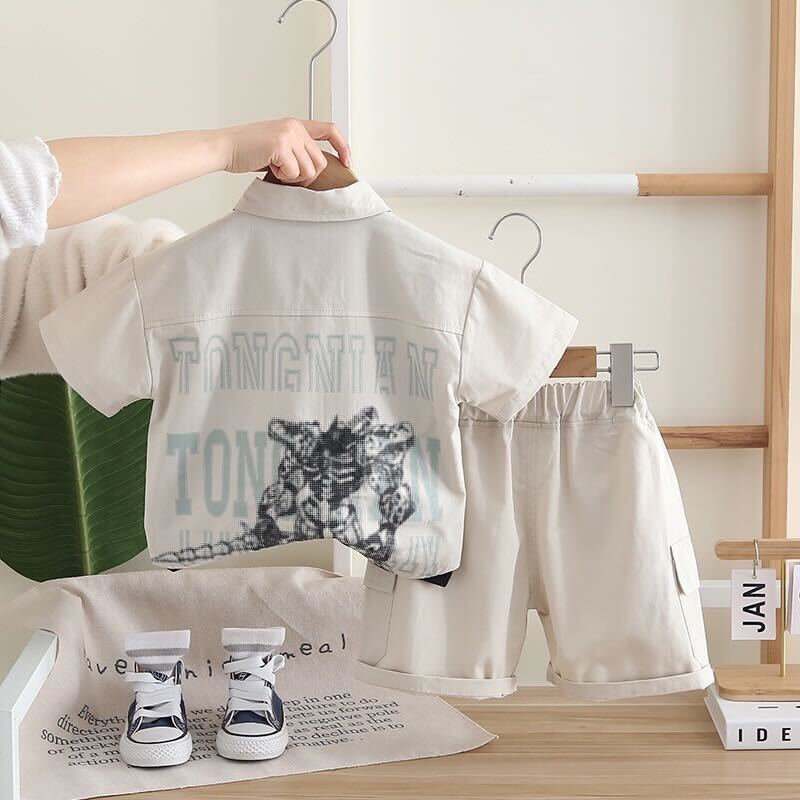 Printed shirt with west and cargo shorts